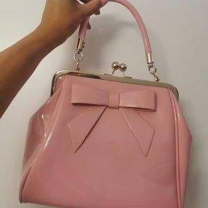 Banned Retro 50s patent bag Pink